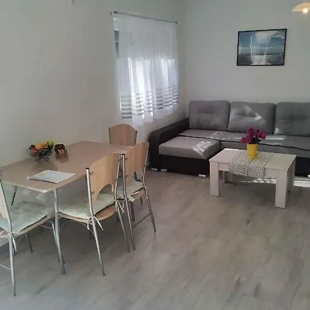 In 42286 * Balatongyörök