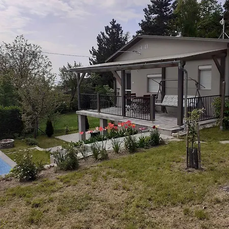 In 42286 * Balatongyörök