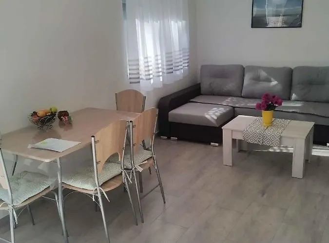 In 42286 * Balatongyörök