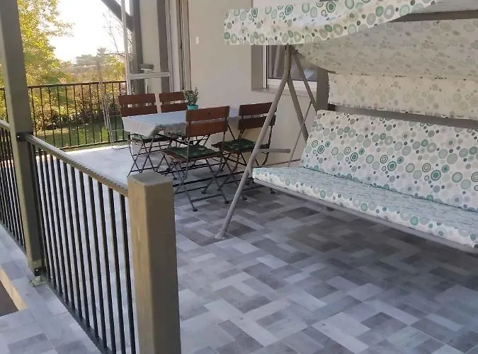 In 42286 * Balatongyörök